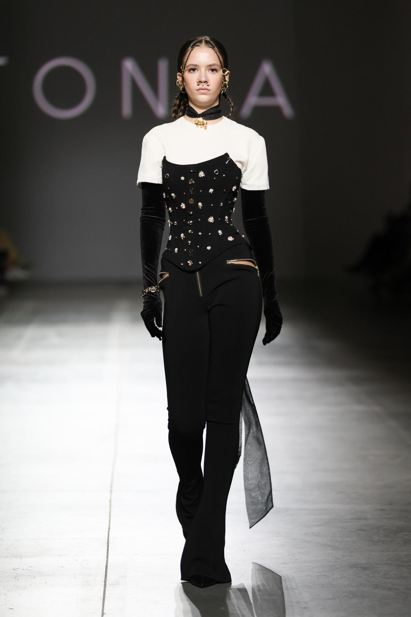 Эти 10 украинских брендов покорили Ukrainian Fashion Week: чем они запомнились (фото)